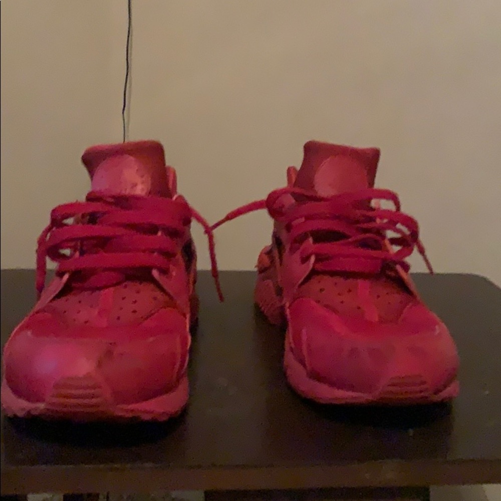 Men’s red hurache
